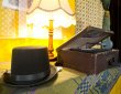 Klobouk, lampa a kufkov gramofon (foto Dominik Hejbal)